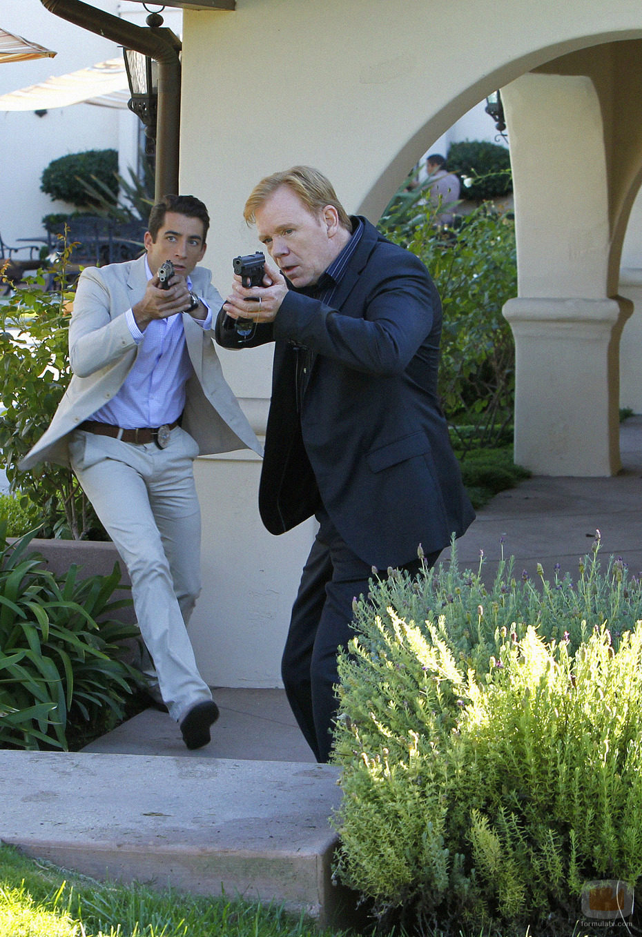 Horatio Caine y Ryan Wolfe pistola en mano