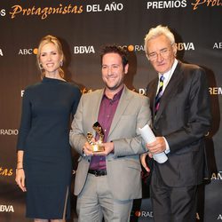 Carlos Latre posa con su Premio Protagonistas 2011