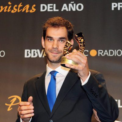 José Manuel Calderón enseña el Premio Protagonistas 2011