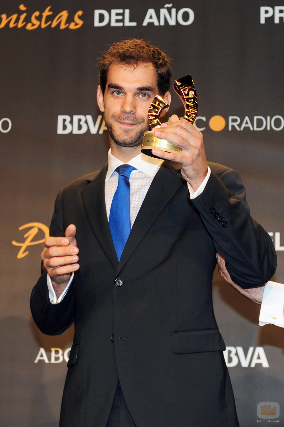 José Manuel Calderón enseña el Premio Protagonistas 2011