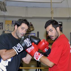 Juan Pablo Shuk y David Seijo posan para promocionar 'El Barco'