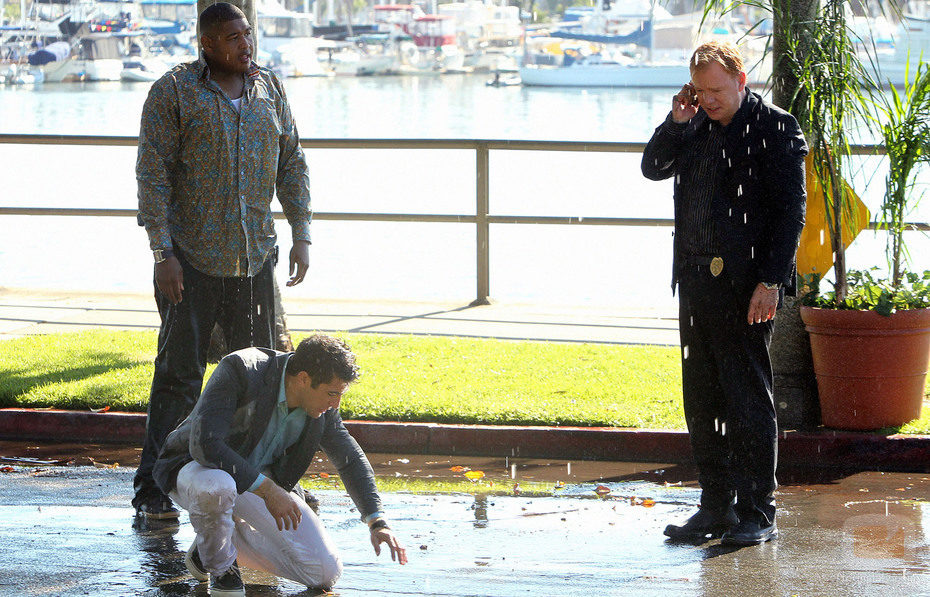 Simmons, Wolfe y Caine mojados en 'CSI: Miami'