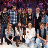 Los concursantes de 'El Comecocos' posan junto a la presentadora y al jurado