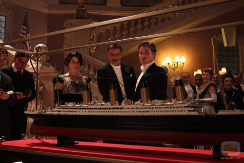 Neve Campbell y Chris Noth protagonizan 'Titanic: Sangre y acero'