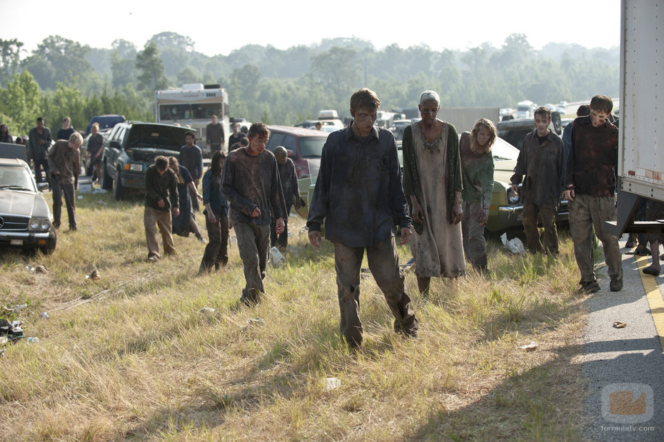 Los zombies vuelven a las andadas en 'The Walking Dead'