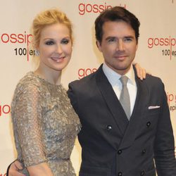 Kelly Rutherford y Matthew Settle en la celebración en Nueva York