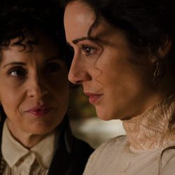 Doña Teresa y Sofía Alarcón en 'Gran Hotel'
