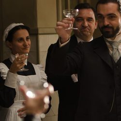 Diego propone un brindis en 'Gran Hotel'