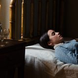 Paula Prendes yace muerta en 'Gran Hotel'