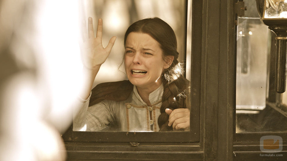 Isabel llora al marcharse de casa en 'Tierra de lobos'