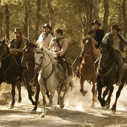 Los hermanos Bravo salen a montar a caballo en 'Tierra de lobos'