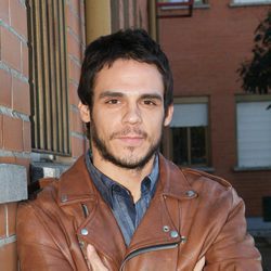 Bart Santana es Roque, profesor de historia del arte