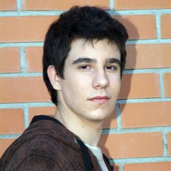 Javier Calvo en los pasillos del instituto de 'Física o Química'