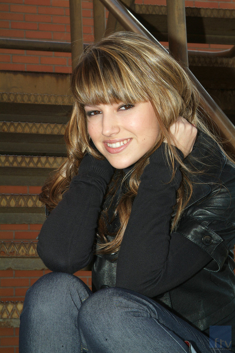 Úrsula Corberó en las fotos promocionales de 'Física o Química'