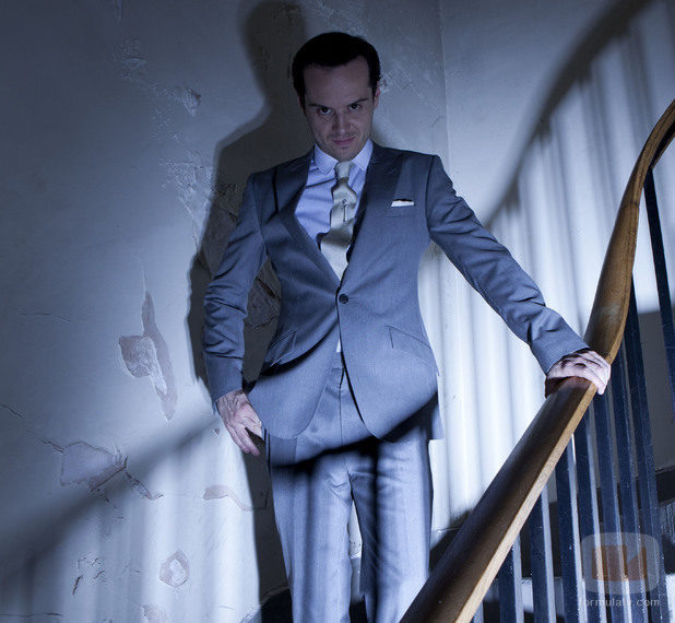 Andrew Scott da vida a Moriarty en la serie 'Sherlock'