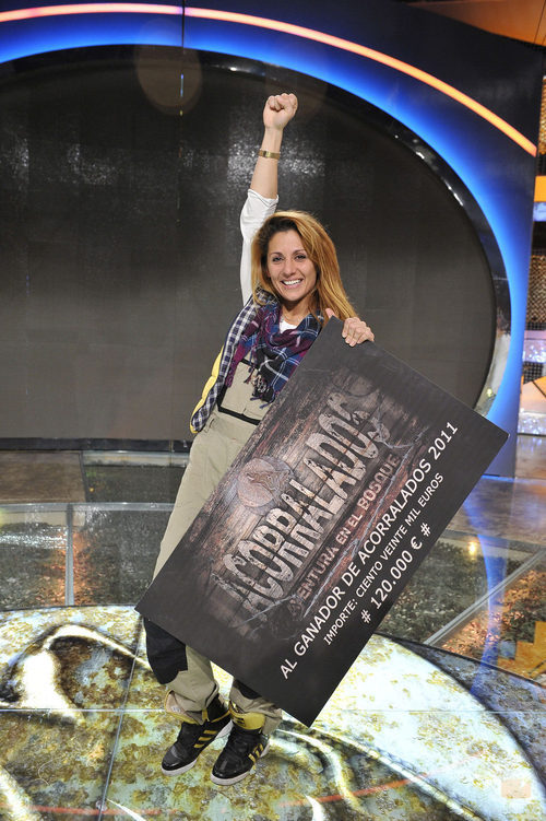 Nagore Robles posa como ganadora de 'Acorralados 2011'