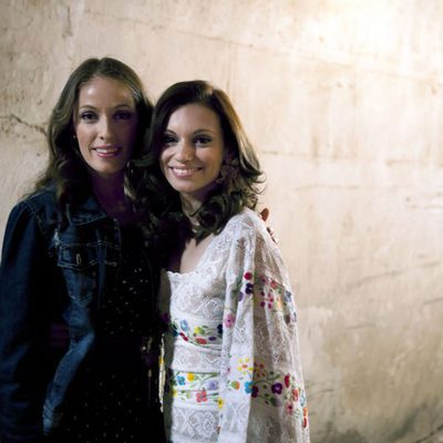 La cantante junto a su representante, en 'Rocío Durcal, volver a verte'