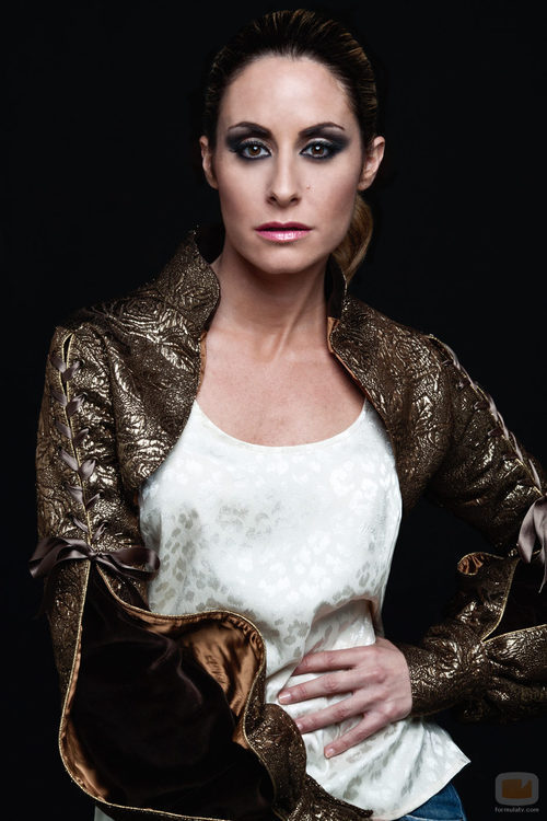La bella presentadora Ainhoa Arbizu en PopMe Magazine