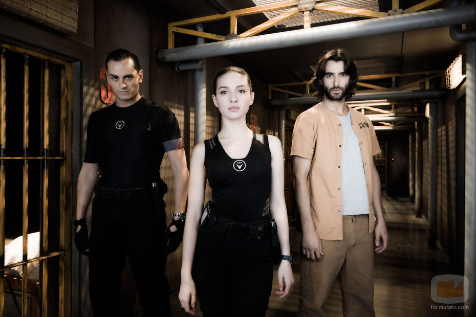 Asier Etxeandia, María Valverde y Aitor Luna en 'La fuga'