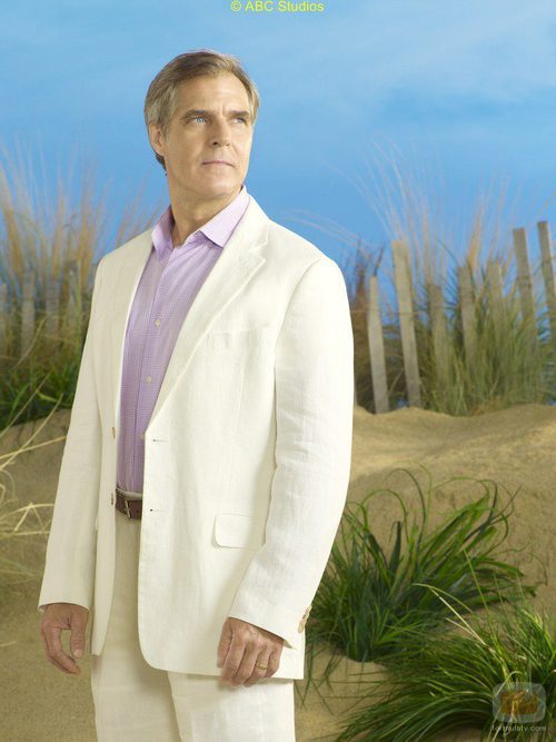 Henry Czerny en la serie 'Revenge'