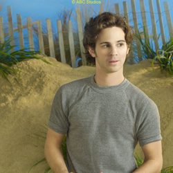 Connor Paolo en la serie 'Revenge'