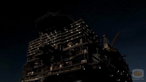 La plataforma de 'La fuga' de noche