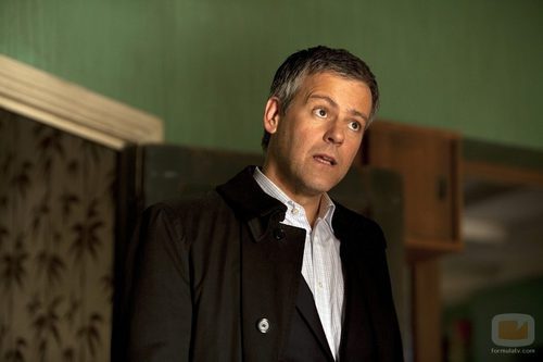 El detective Lestrade en una captura de la serie 'Sherlock'