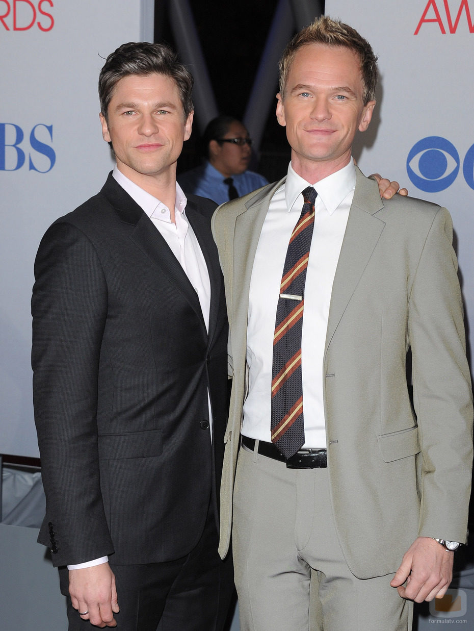 Neil Patrick Harris y su marido, David Burtka, en los People's Choice 2012