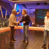 Imanol Arias saluda a Michel Teló en 'El hormiguero'