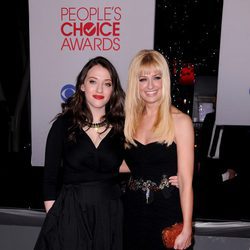 Kat Dennings y Beth Behrs