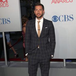 Zachary Levi en los People's Choice Awards 2012