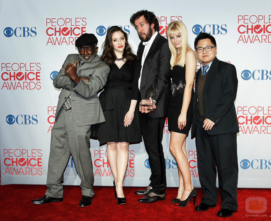 El reparto de '2 Broke Girls' en los People's Choice Awards 2012
