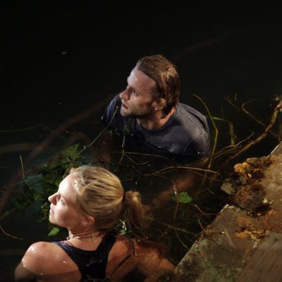 Joe Anderson y Eloise Mumford en el Amazonas en 'The River'