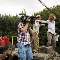 El reparto grabando el reality de 'The River'