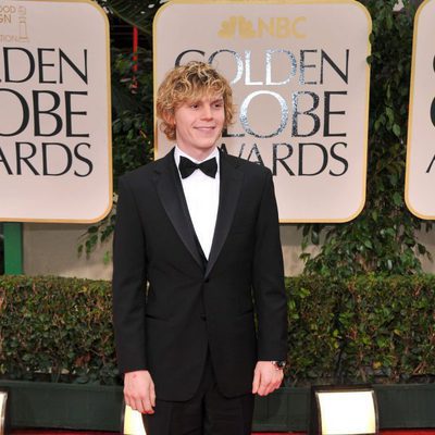 Evan Peters de 'AHS' en los Globos de Oro 2012