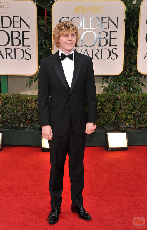 Evan Peters de 'AHS' en los Globos de Oro 2012