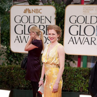 Mireille Enos en los 'Globos de Oro 2012'