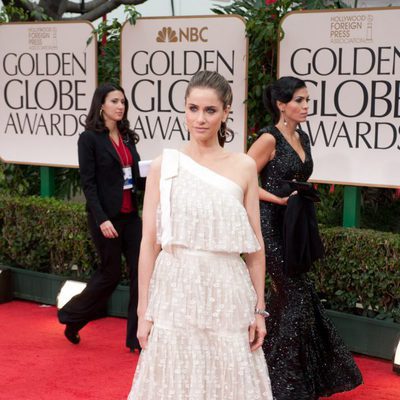 Amanda Peet en los Globos de Oro 2012