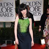 Zooey Deschanel en la alfombra roja de los Globos de Oro 2012