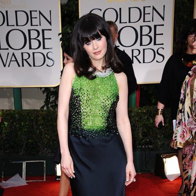 Zooey Deschanel en la alfombra roja de los Globos de Oro 2012