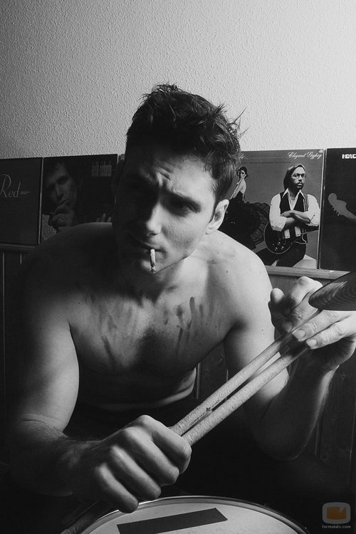 Sergio Mur tocando la batería