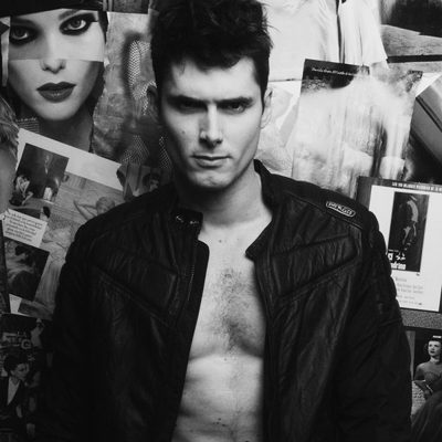 Sergio Mur, seductor en Overlay Magazine