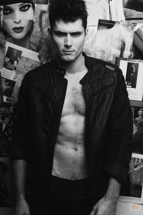 Sergio Mur, seductor en Overlay Magazine