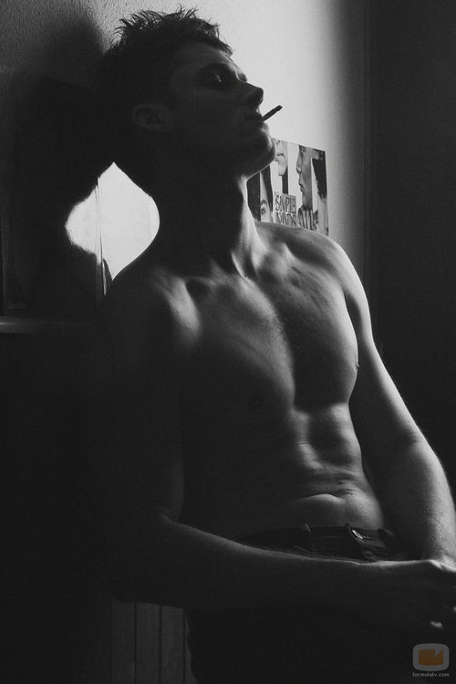 Sergio Mur sin camiseta para Overlay Magazine