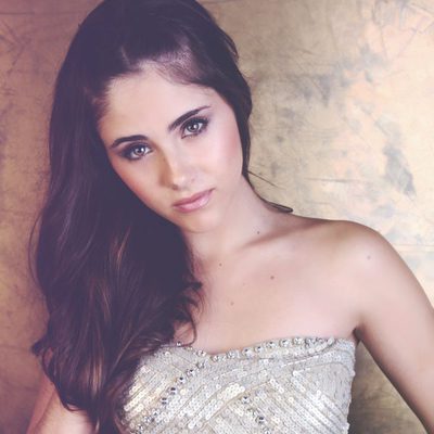Lucía Ramos vestida de lentejuelas en Overlay Magazine