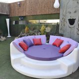 Sofá en el jardín de 'Gran Hermano 12+1'