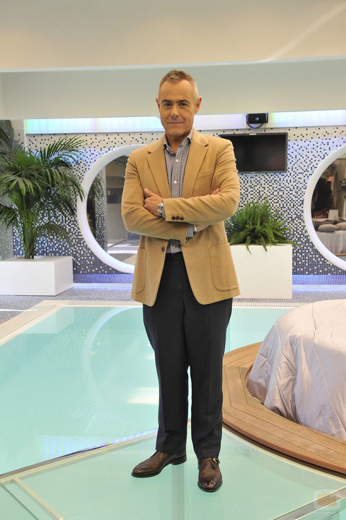 Jordi González sobre la piscina de la casa de 'Gran Hermano 12+1'