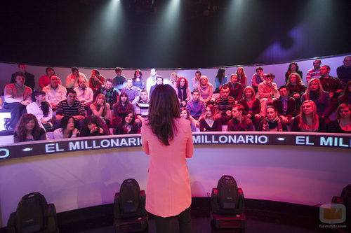 Nuria Roca con el público de 'El millonario'