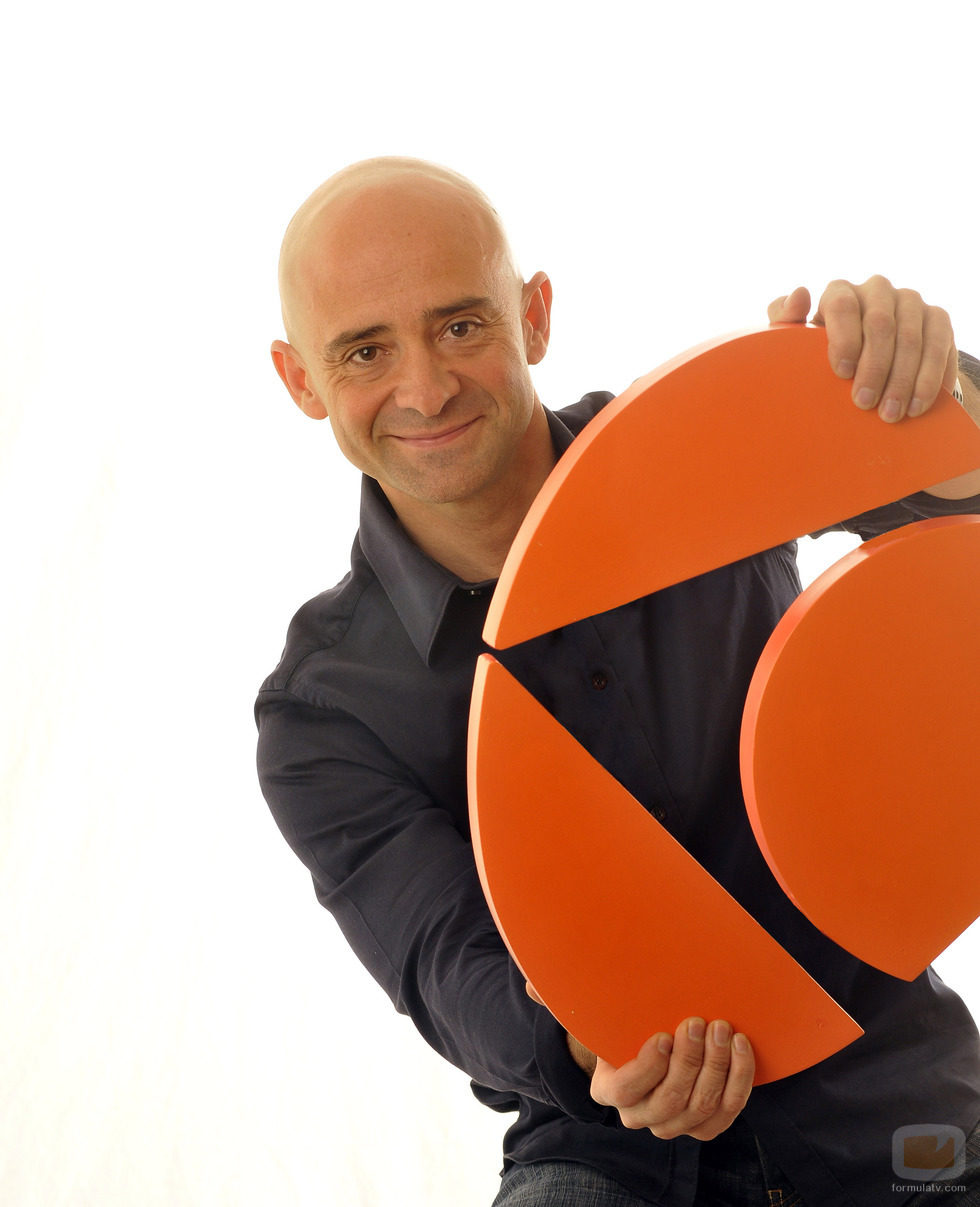 Antonio Lobato con el logo de Antena 3