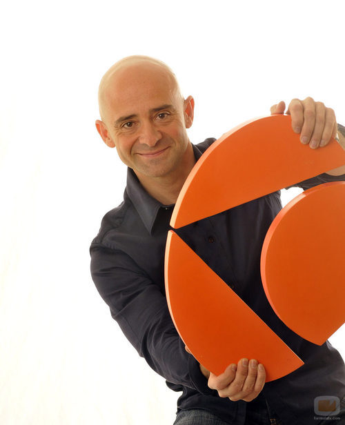 Antonio Lobato con el logo de Antena 3